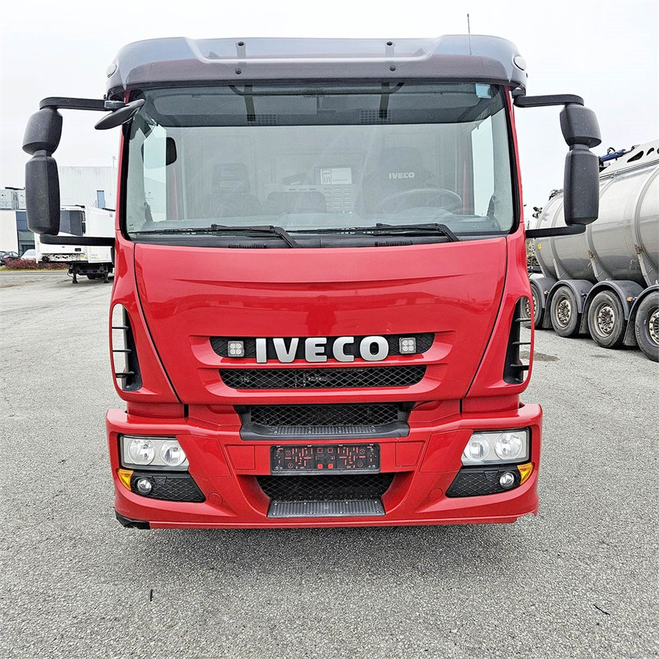 Kiper, Kamion s kranom Iveco Eurocargo 120E25: slika Kiper, Kamion s kranom Iveco Eurocargo 120E25