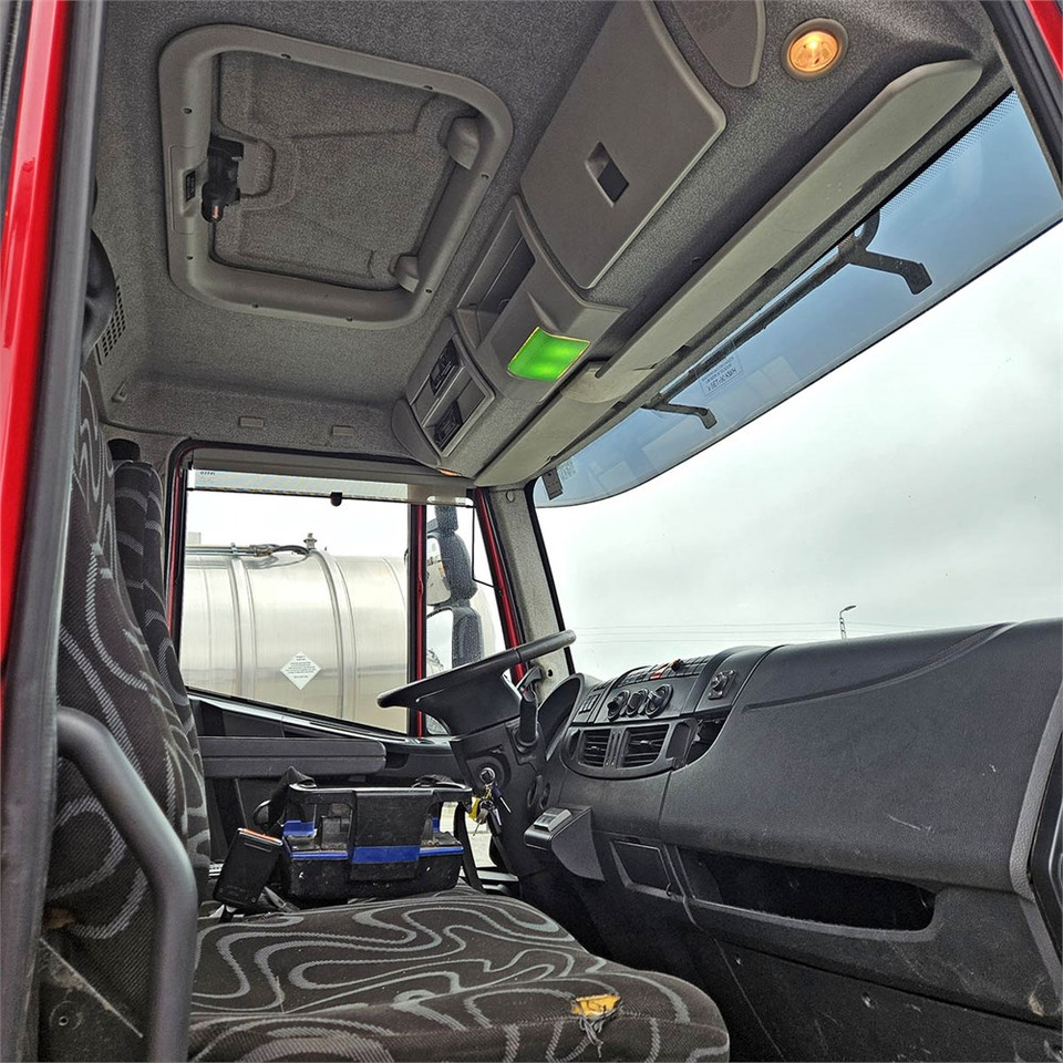 Kiper, Kamion s kranom Iveco Eurocargo 120E25: slika Kiper, Kamion s kranom Iveco Eurocargo 120E25