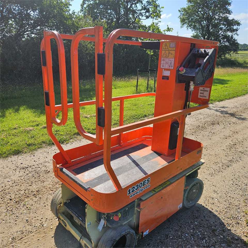 JLG 1230 ES - Platforma za podizanje stupa u okomitom položaju: slika JLG 1230 ES - Platforma za podizanje stupa u okomitom položaju JLG 1230 ES - Platforma za podizanje stupa u okomitom položaju: slika JLG 1230 ES - Platforma za podizanje stupa u okomitom položaju