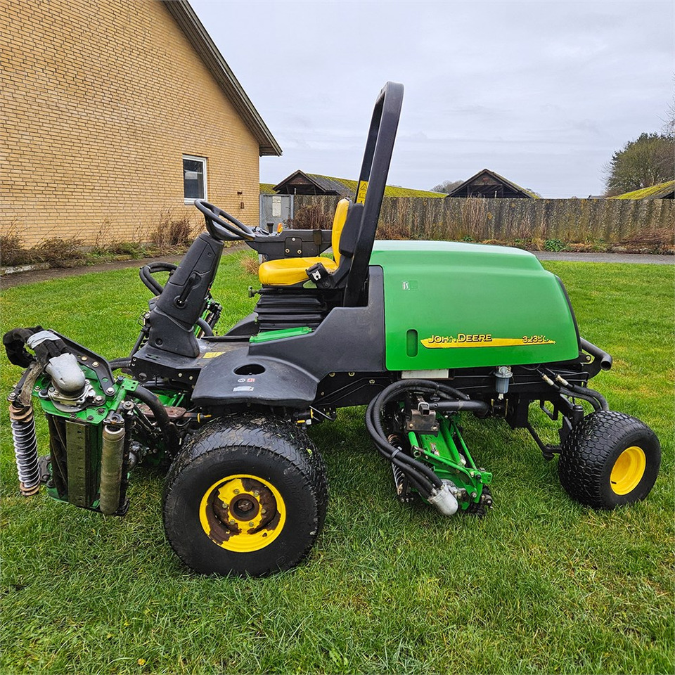 John Deere 3235C - Vrtna kosilica: slika John Deere 3235C - Vrtna kosilica John Deere 3235C - Vrtna kosilica: slika John Deere 3235C - Vrtna kosilica