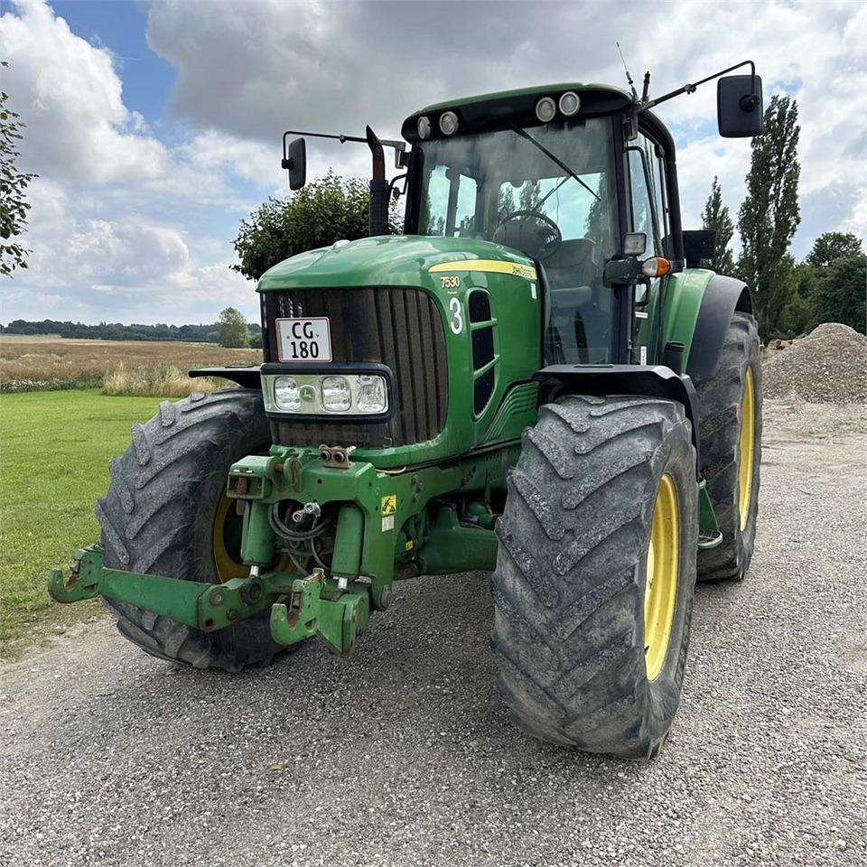 John Deere 7530 - Traktor: slika John Deere 7530 - Traktor John Deere 7530 - Traktor: slika John Deere 7530 - Traktor