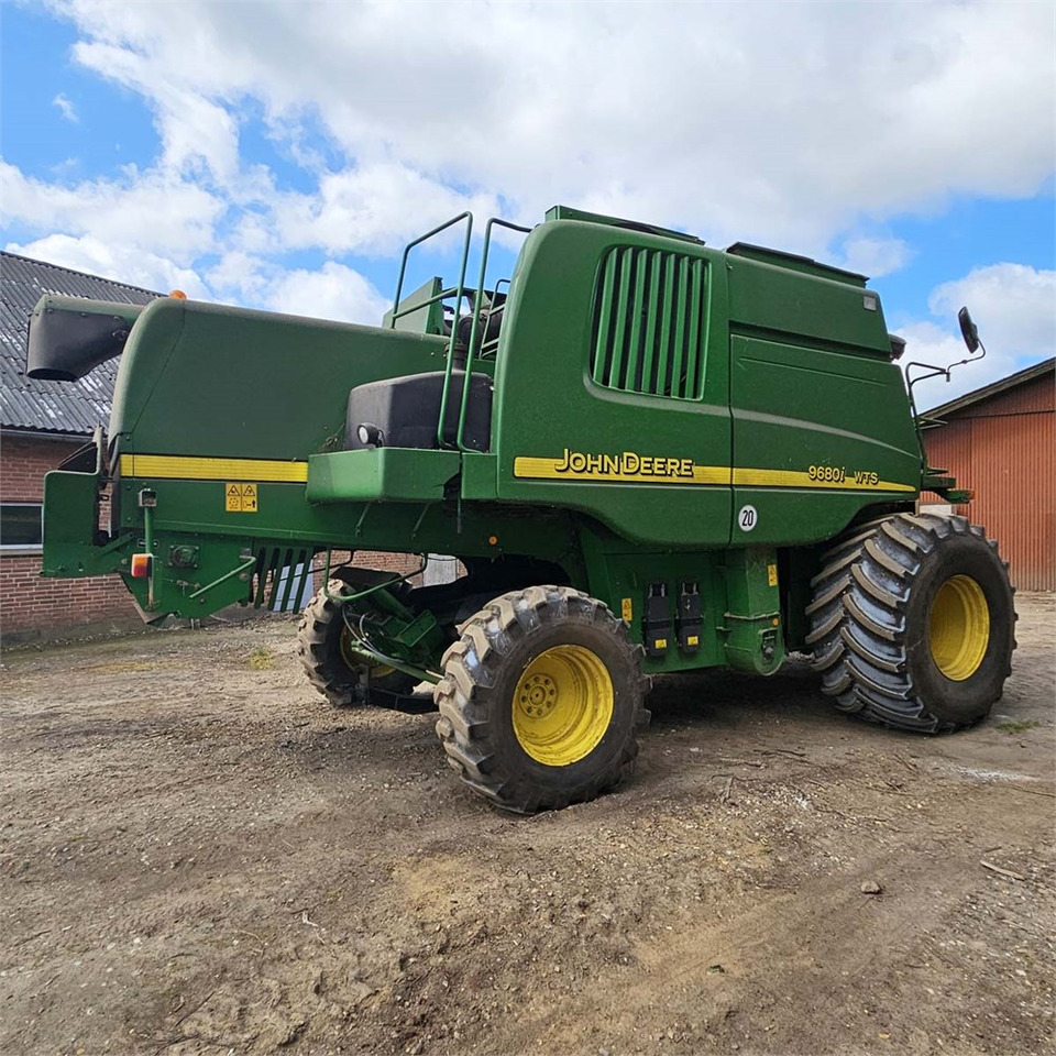 John Deere 9680i WTS - Kombajn: slika John Deere 9680i WTS - Kombajn John Deere 9680i WTS - Kombajn: slika John Deere 9680i WTS - Kombajn