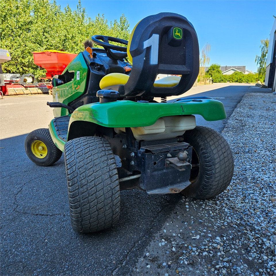 John Deere X304 - Vrtna kosilica: slika John Deere X304 - Vrtna kosilica John Deere X304 - Vrtna kosilica: slika John Deere X304 - Vrtna kosilica