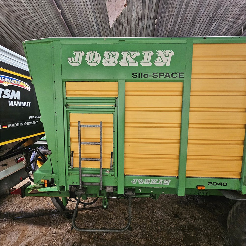 Joskin Silospace 20/40 - Prikolica za poljoprivredna gospodarstva: slika Joskin Silospace 20/40 - Prikolica za poljoprivredna gospodarstva Joskin Silospace 20/40 - Prikolica za poljoprivredna gospodarstva: slika Joskin Silospace 20/40 - Prikolica za poljoprivredna gospodarstva