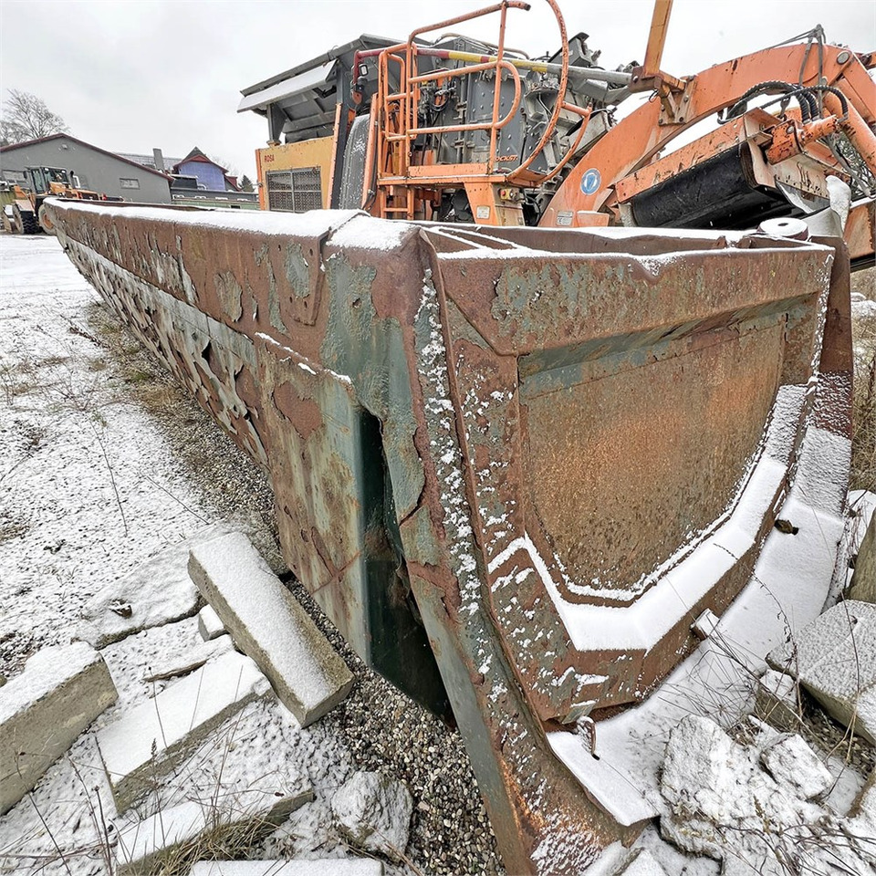 Kel-Berg Hardox - Kiper poluprikolica: slika Kel-Berg Hardox - Kiper poluprikolica Kel-Berg Hardox - Kiper poluprikolica: slika Kel-Berg Hardox - Kiper poluprikolica