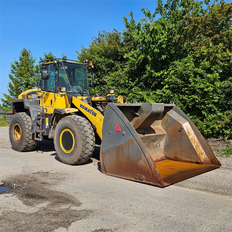 Komatsu WA320-5H - Utovarivač na kotačima: slika Komatsu WA320-5H - Utovarivač na kotačima Komatsu WA320-5H - Utovarivač na kotačima: slika Komatsu WA320-5H - Utovarivač na kotačima