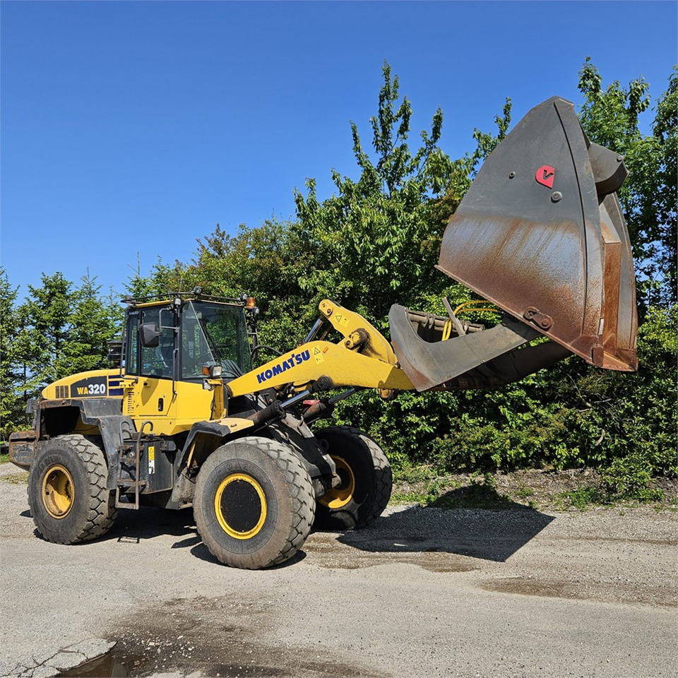 Komatsu WA320-5H - Utovarivač na kotačima: slika Komatsu WA320-5H - Utovarivač na kotačima Komatsu WA320-5H - Utovarivač na kotačima: slika Komatsu WA320-5H - Utovarivač na kotačima