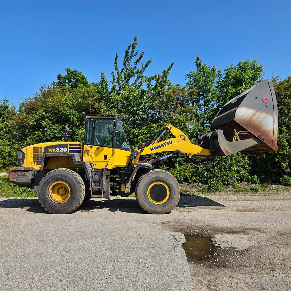 Komatsu WA320-5H - Utovarivač na kotačima: slika Komatsu WA320-5H - Utovarivač na kotačima Komatsu WA320-5H - Utovarivač na kotačima: slika Komatsu WA320-5H - Utovarivač na kotačima
