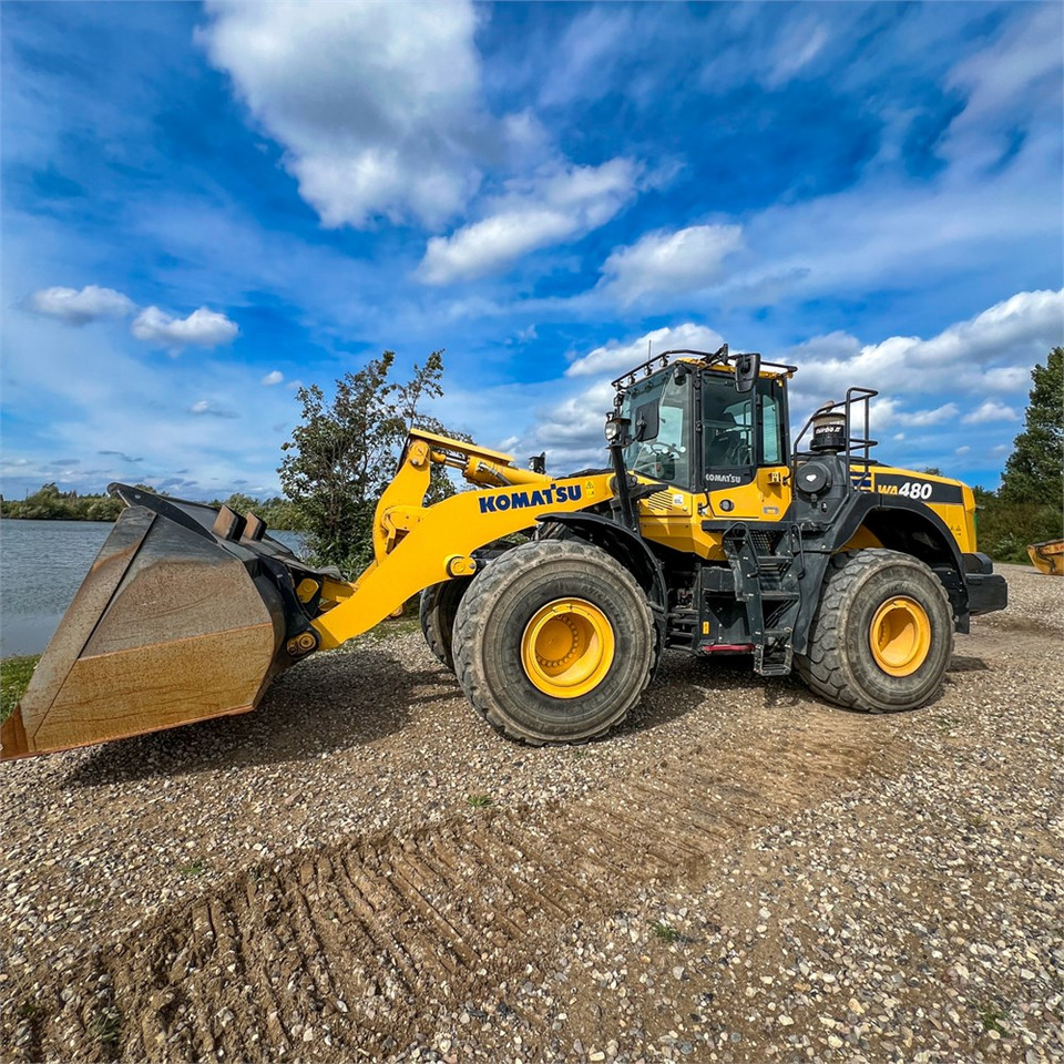 Komatsu WA480-8 - Utovarivač na kotačima: slika Komatsu WA480-8 - Utovarivač na kotačima Komatsu WA480-8 - Utovarivač na kotačima: slika Komatsu WA480-8 - Utovarivač na kotačima