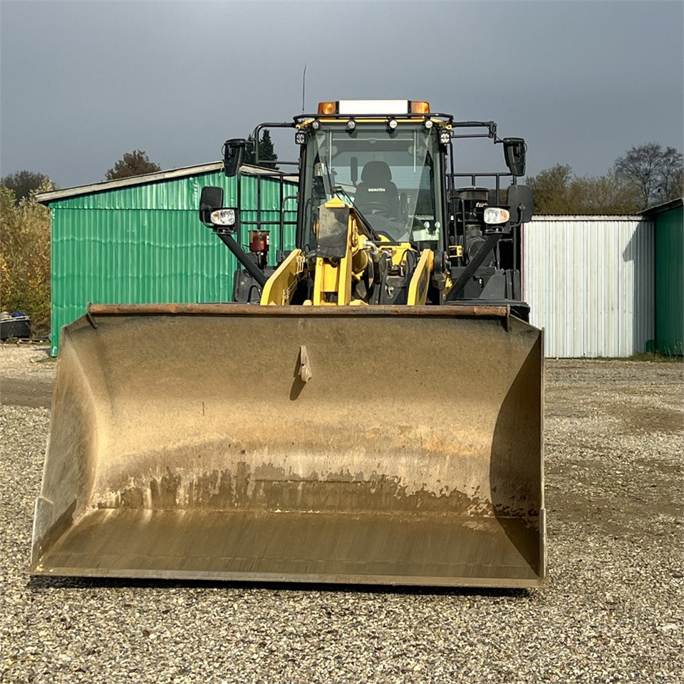 Komatsu WA480-8 - Utovarivač na kotačima: slika Komatsu WA480-8 - Utovarivač na kotačima Komatsu WA480-8 - Utovarivač na kotačima: slika Komatsu WA480-8 - Utovarivač na kotačima