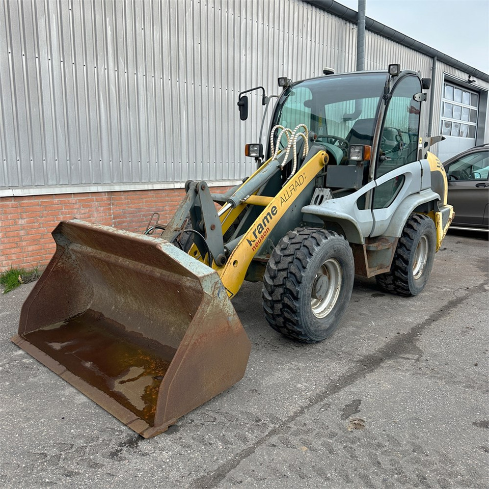 Kramer 380 - Utovarivač na kotačima: slika Kramer 380 - Utovarivač na kotačima Kramer 380 - Utovarivač na kotačima: slika Kramer 380 - Utovarivač na kotačima