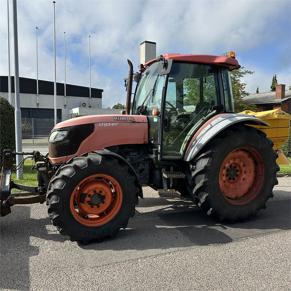 Kubota M 9540 2/4 WD - Traktor: slika Kubota M 9540 2/4 WD - Traktor Kubota M 9540 2/4 WD - Traktor: slika Kubota M 9540 2/4 WD - Traktor