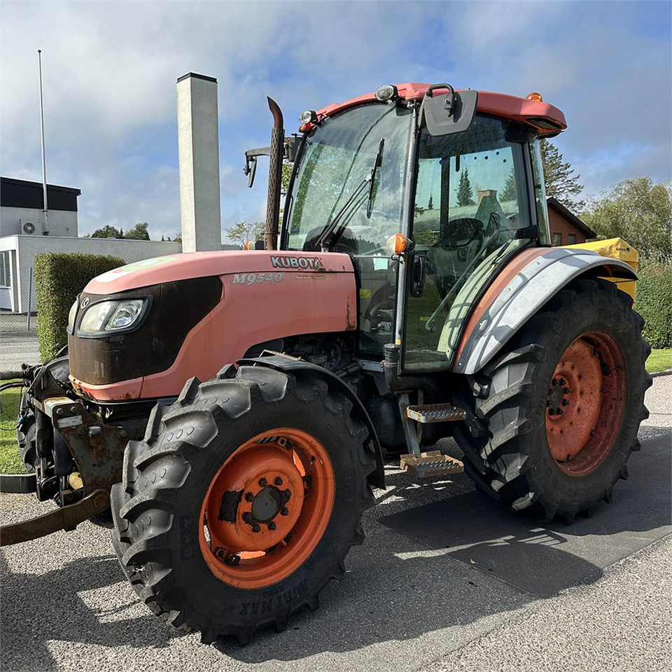 Kubota M 9540 2/4 WD - Traktor: slika Kubota M 9540 2/4 WD - Traktor Kubota M 9540 2/4 WD - Traktor: slika Kubota M 9540 2/4 WD - Traktor