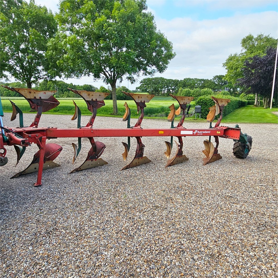 Kverneland LM 100 - Plug: slika Kverneland LM 100 - Plug Kverneland LM 100 - Plug: slika Kverneland LM 100 - Plug