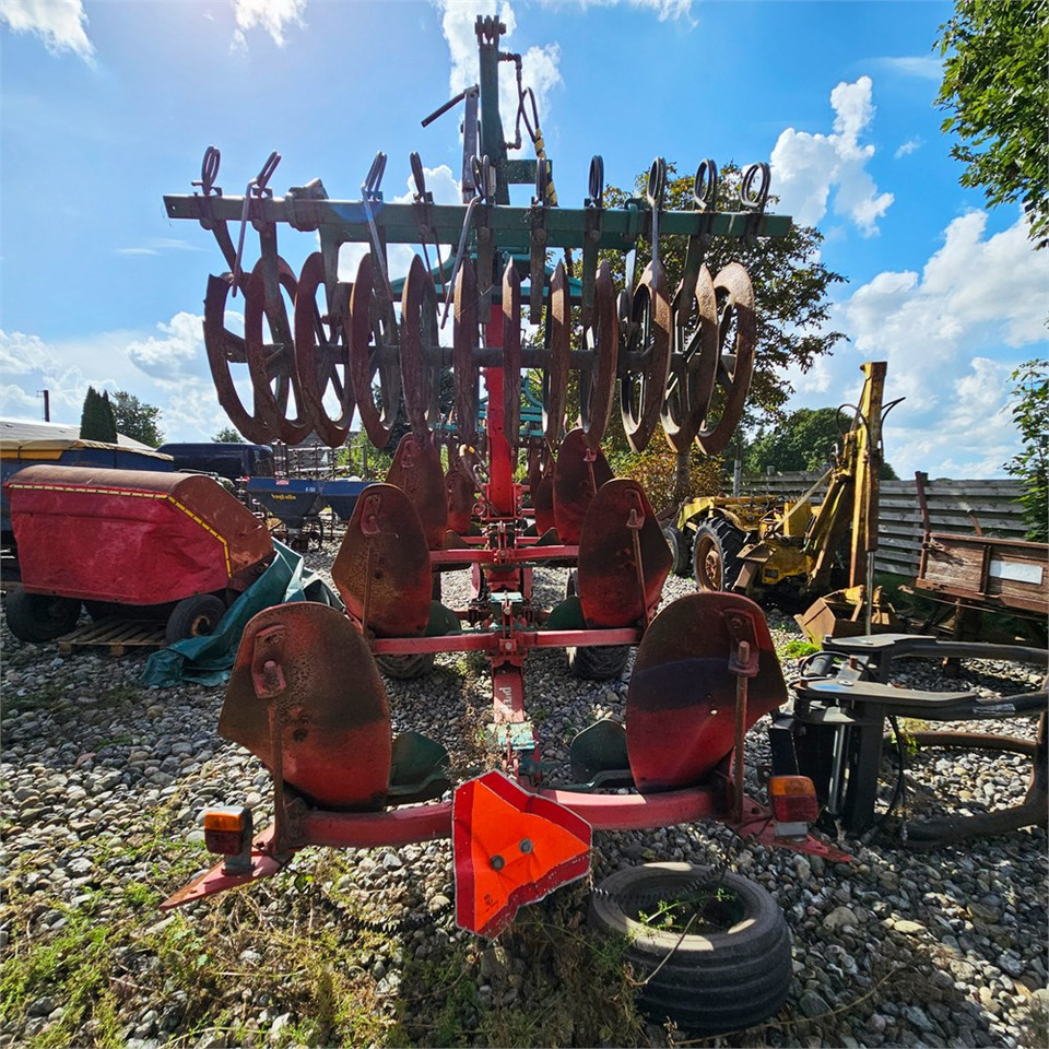 Kverneland PL 100 - Plug: slika Kverneland PL 100 - Plug Kverneland PL 100 - Plug: slika Kverneland PL 100 - Plug