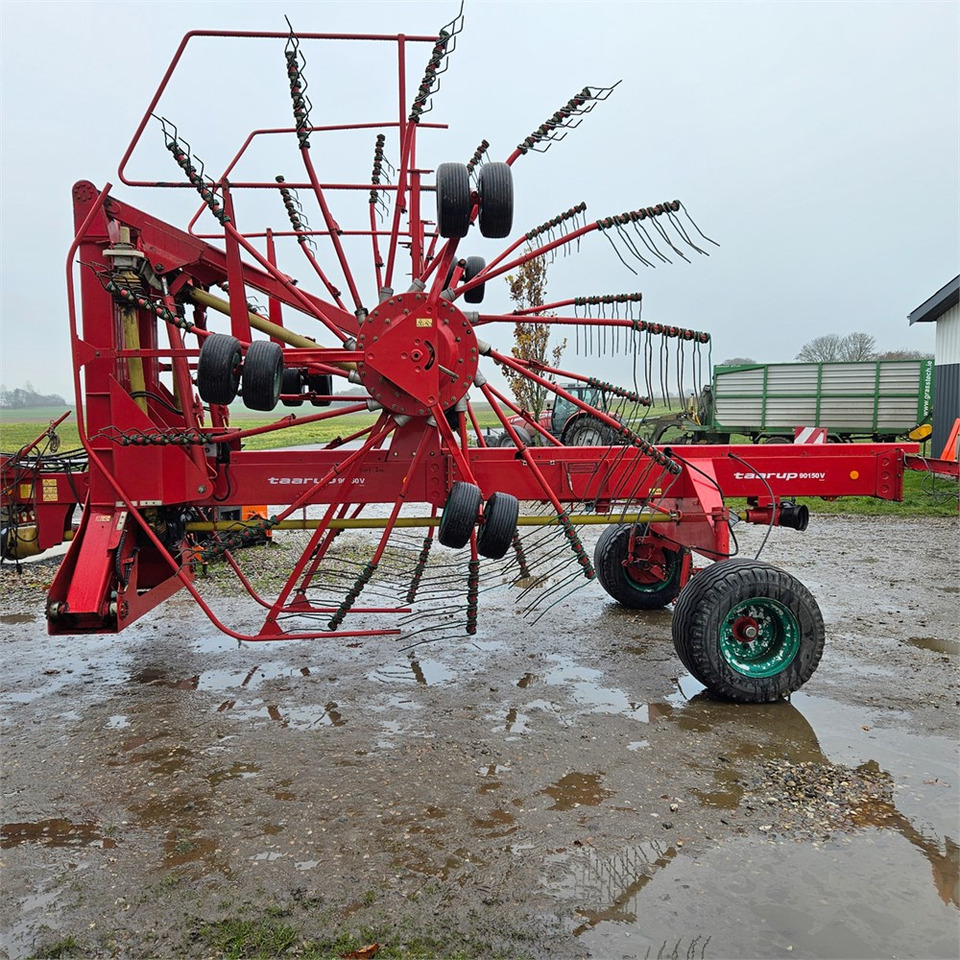 Kverneland Taarup 90150 V - Oprema za prevrtanje sijena: slika Kverneland Taarup 90150 V - Oprema za prevrtanje sijena Kverneland Taarup 90150 V - Oprema za prevrtanje sijena: slika Kverneland Taarup 90150 V - Oprema za prevrtanje sijena