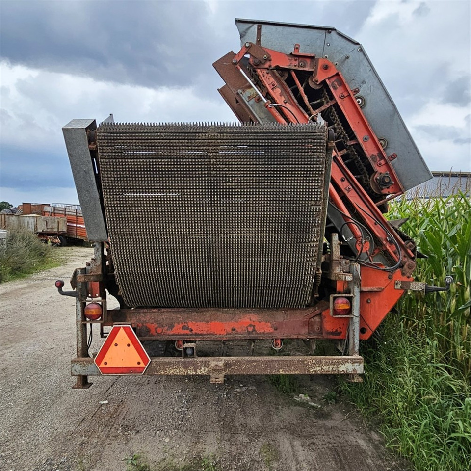 Kverneland UN 2200 - Kombajn za krumpir: slika Kverneland UN 2200 - Kombajn za krumpir Kverneland UN 2200 - Kombajn za krumpir: slika Kverneland UN 2200 - Kombajn za krumpir