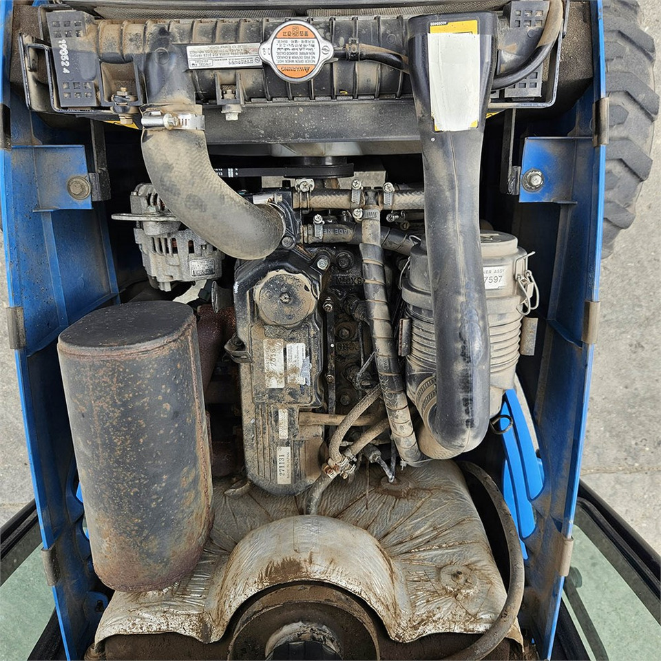 Općinski traktor LS Mtron Ls J27HST: slika Općinski traktor LS Mtron Ls J27HST