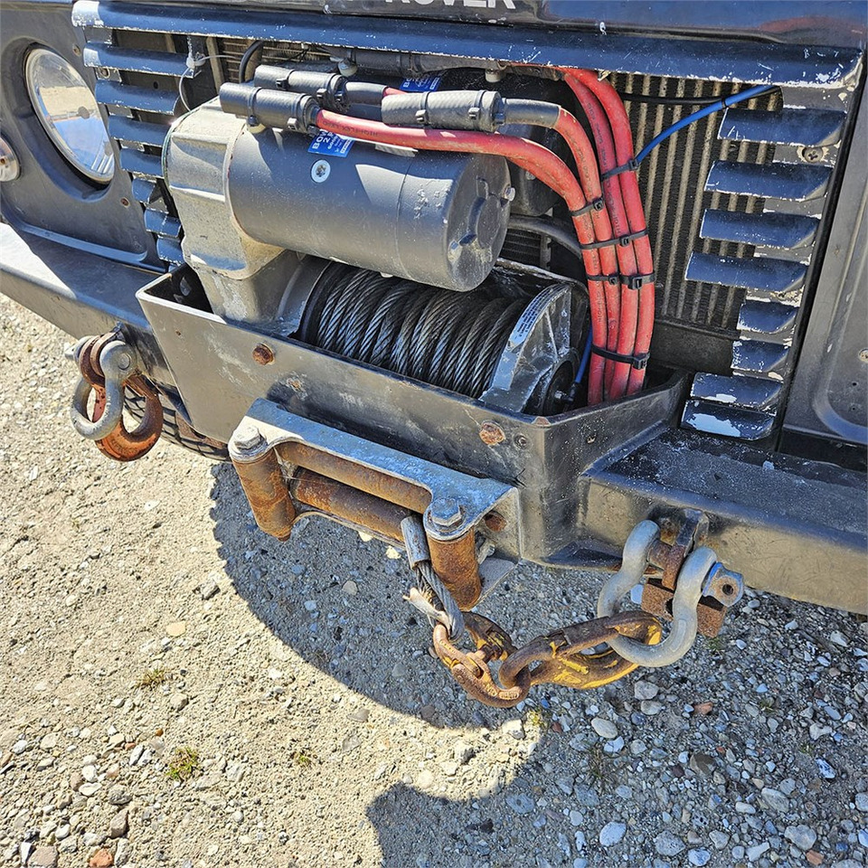 Automobil Land Rover Defender 90: slika Automobil Land Rover Defender 90