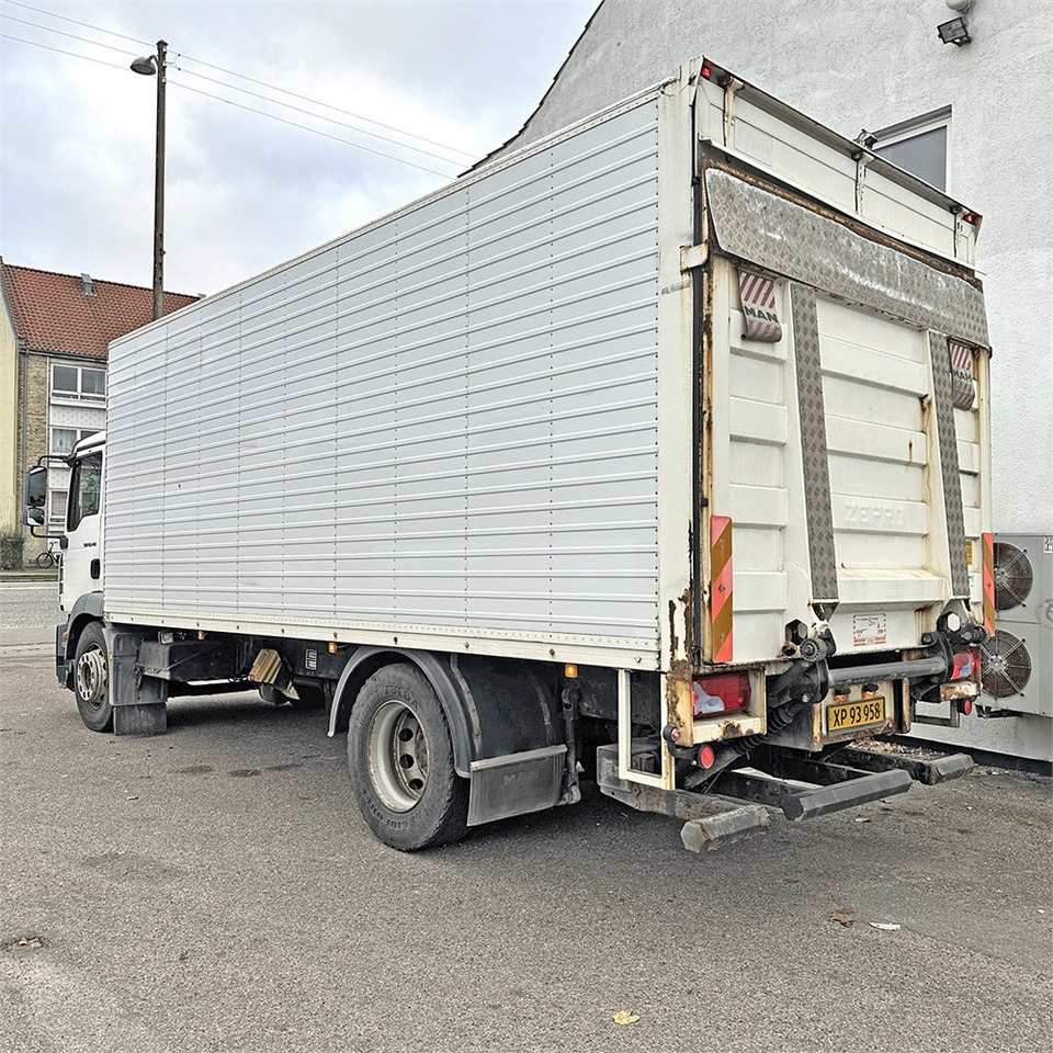 MAN TG M 18.240 - Kamion sandučar: slika MAN TG M 18.240 - Kamion sandučar MAN TG M 18.240 - Kamion sandučar: slika MAN TG M 18.240 - Kamion sandučar
