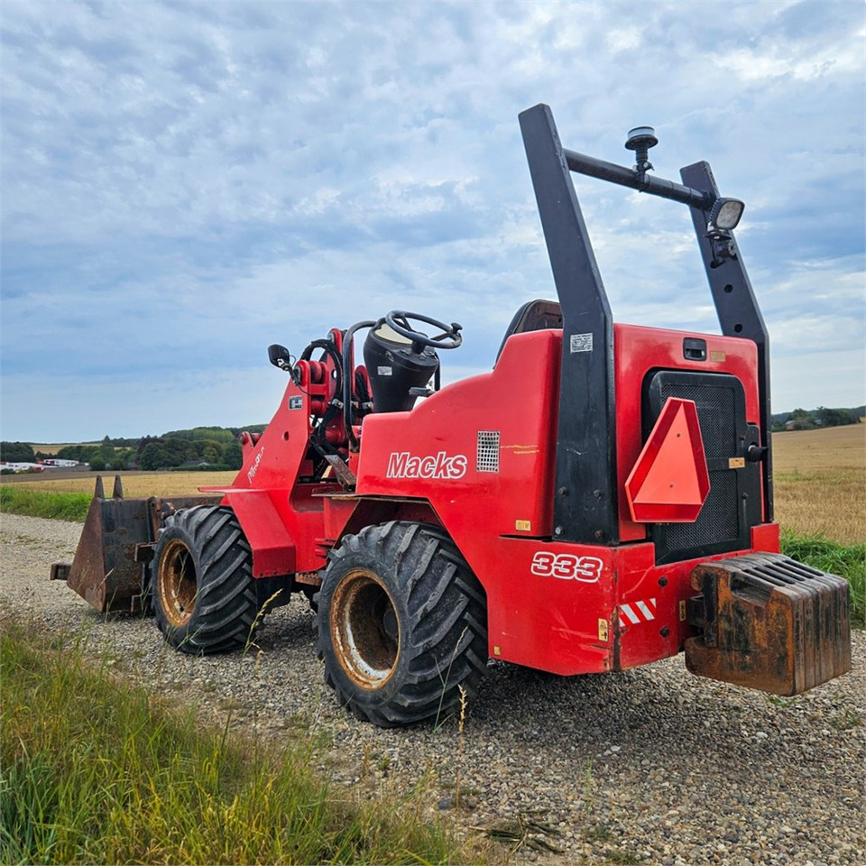 Macks 333 - Mini utovarivač: slika Macks 333 - Mini utovarivač Macks 333 - Mini utovarivač: slika Macks 333 - Mini utovarivač