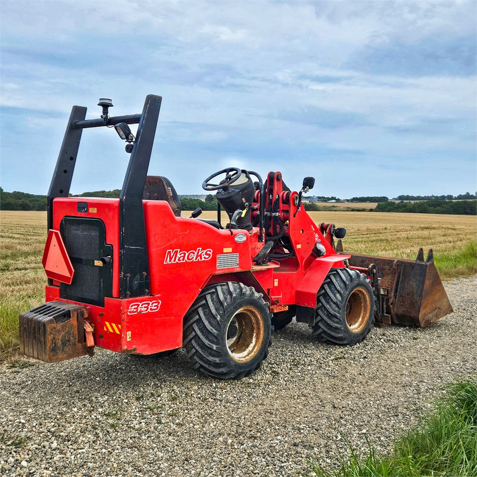 Macks 333 - Mini utovarivač: slika Macks 333 - Mini utovarivač Macks 333 - Mini utovarivač: slika Macks 333 - Mini utovarivač