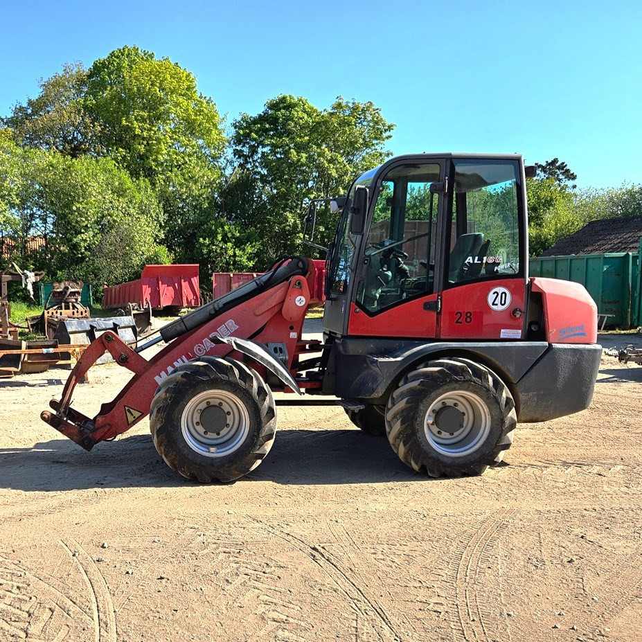 Manitou AL100 - Utovarivač na kotačima: slika Manitou AL100 - Utovarivač na kotačima Manitou AL100 - Utovarivač na kotačima: slika Manitou AL100 - Utovarivač na kotačima