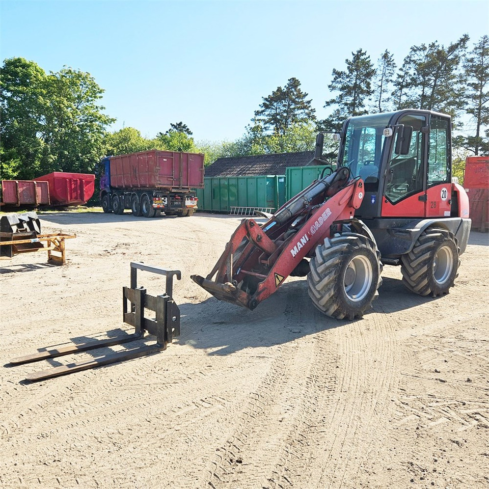 Manitou AL100 - Utovarivač na kotačima: slika Manitou AL100 - Utovarivač na kotačima Manitou AL100 - Utovarivač na kotačima: slika Manitou AL100 - Utovarivač na kotačima