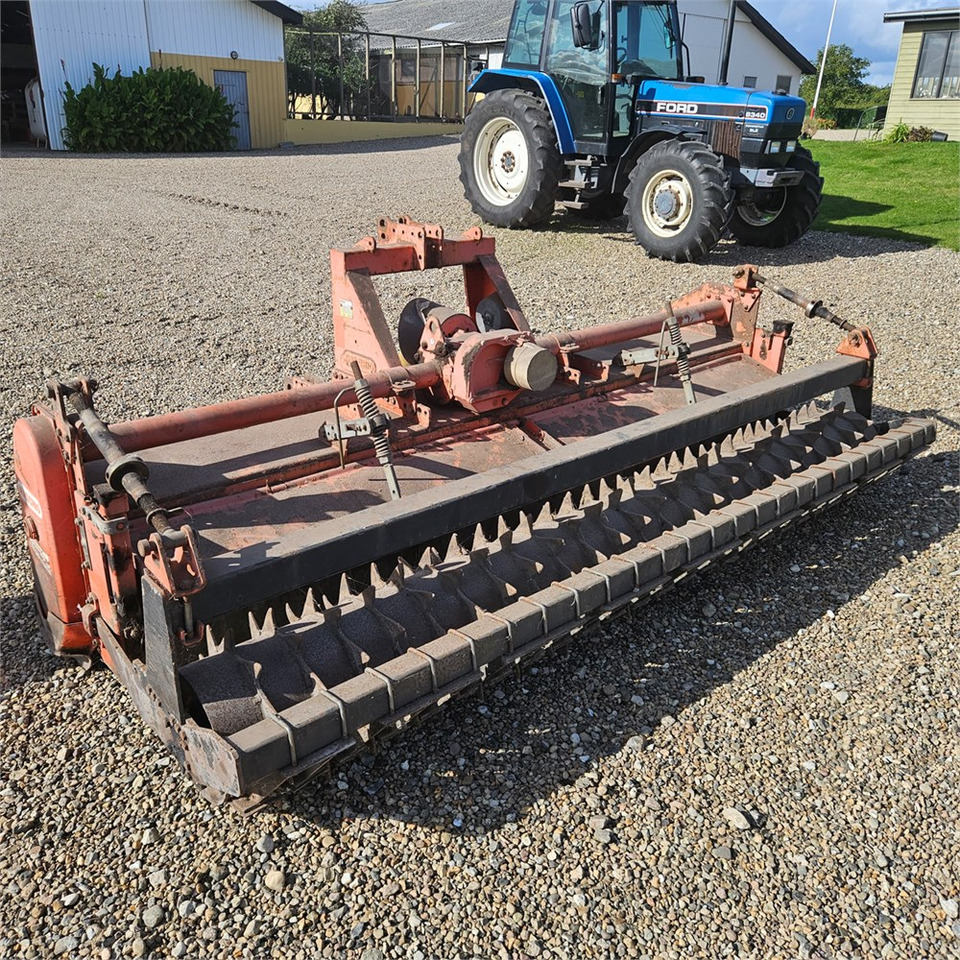 Maschio CB300 - Traktorska freza: slika Maschio CB300 - Traktorska freza Maschio CB300 - Traktorska freza: slika Maschio CB300 - Traktorska freza