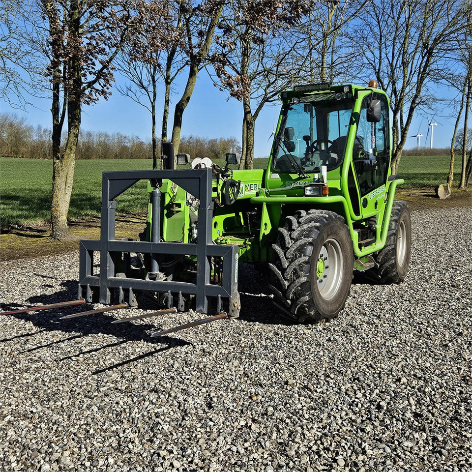 Merlo TURBO FARMER P40.7CS - Teleskopski rukovatelj: slika Merlo TURBO FARMER P40.7CS - Teleskopski rukovatelj Merlo TURBO FARMER P40.7CS - Teleskopski rukovatelj: slika Merlo TURBO FARMER P40.7CS - Teleskopski rukovatelj
