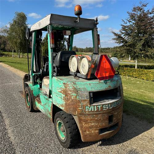 Mitsubishi FG30T - Viličar: slika Mitsubishi FG30T - Viličar Mitsubishi FG30T - Viličar: slika Mitsubishi FG30T - Viličar