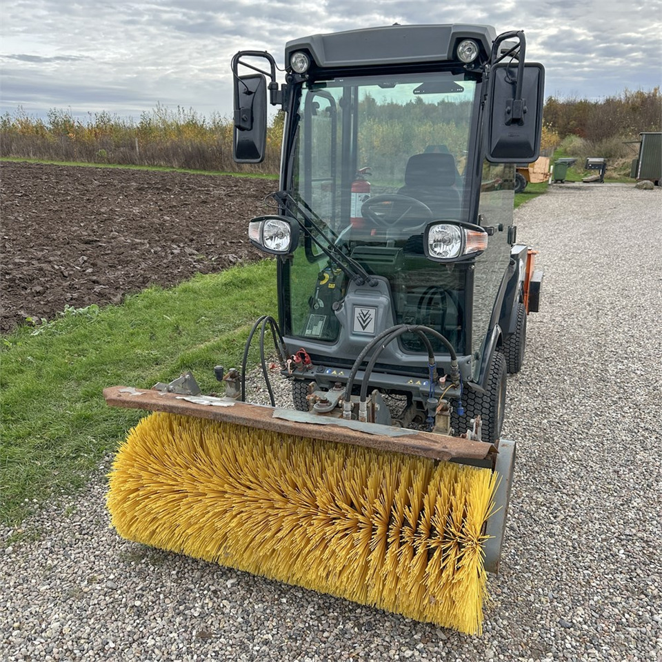Kärcher MIC 34C Professioal - Namjenska/ Posebna vozila: slika Kärcher MIC 34C Professioal - Namjenska/ Posebna vozila Kärcher MIC 34C Professioal - Namjenska/ Posebna vozila: slika Kärcher MIC 34C Professioal - Namjenska/ Posebna vozila