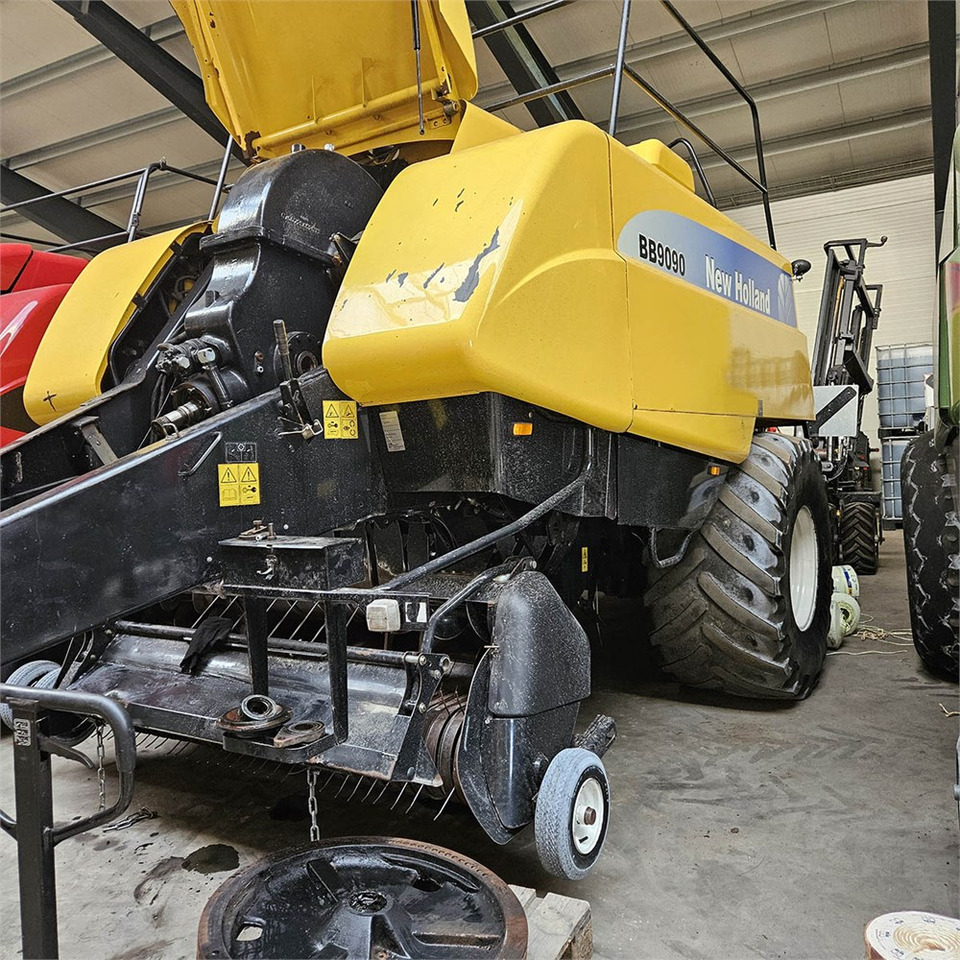 New Holland BB9090 - Oprema za prevrtanje sijena: slika New Holland BB9090 - Oprema za prevrtanje sijena New Holland BB9090 - Oprema za prevrtanje sijena: slika New Holland BB9090 - Oprema za prevrtanje sijena