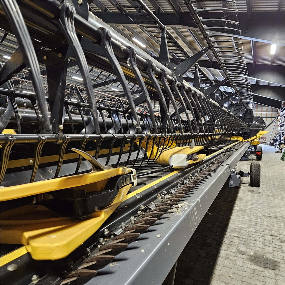 New Holland CT14 - Kombajn: slika New Holland CT14 - Kombajn New Holland CT14 - Kombajn: slika New Holland CT14 - Kombajn