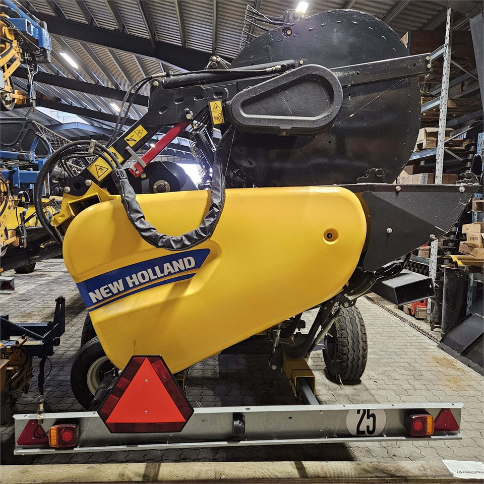 New Holland CT14 - Kombajn: slika New Holland CT14 - Kombajn New Holland CT14 - Kombajn: slika New Holland CT14 - Kombajn