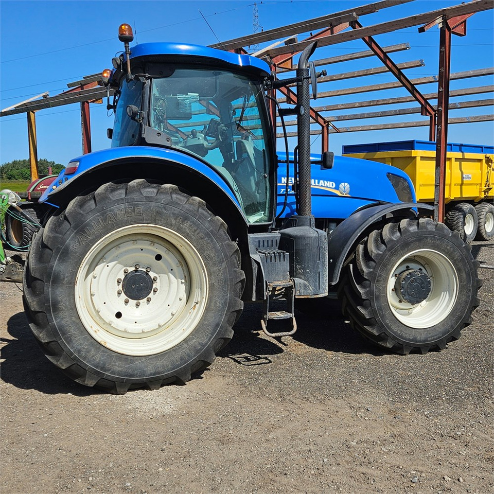 New Holland T7.235 Power Command - Traktor: slika New Holland T7.235 Power Command - Traktor New Holland T7.235 Power Command - Traktor: slika New Holland T7.235 Power Command - Traktor
