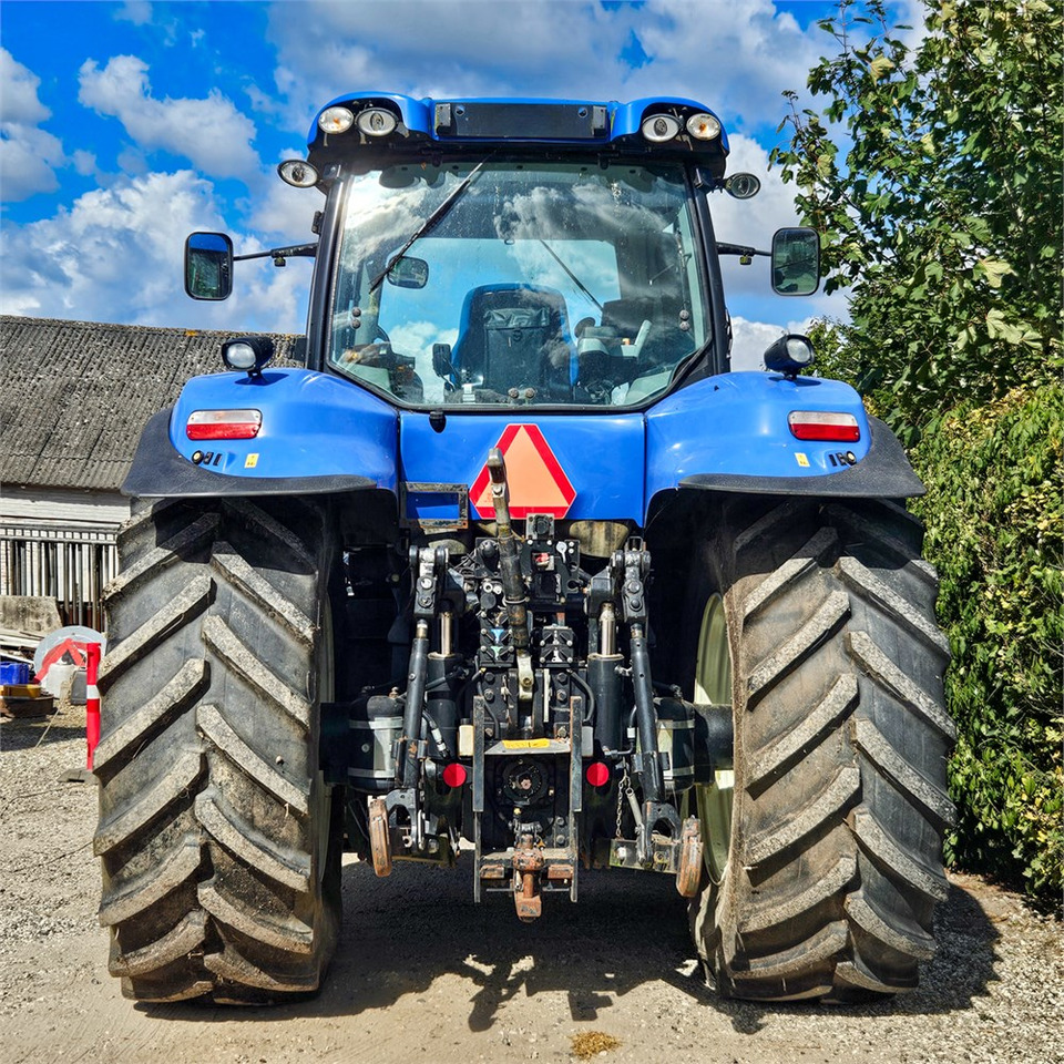 New Holland T8.390 - Traktor: slika New Holland T8.390 - Traktor New Holland T8.390 - Traktor: slika New Holland T8.390 - Traktor