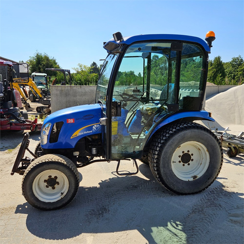 New Holland TC35DA - Općinski traktor: slika New Holland TC35DA - Općinski traktor New Holland TC35DA - Općinski traktor: slika New Holland TC35DA - Općinski traktor