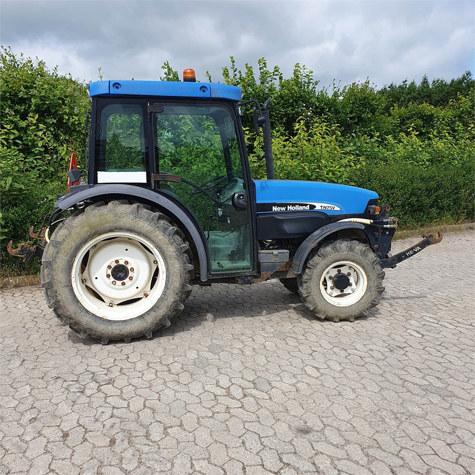 New Holland TN75 V - Traktor: slika New Holland TN75 V - Traktor New Holland TN75 V - Traktor: slika New Holland TN75 V - Traktor