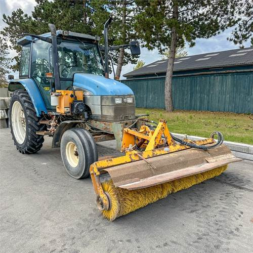 New Holland TS90 - Traktor: slika New Holland TS90 - Traktor New Holland TS90 - Traktor: slika New Holland TS90 - Traktor