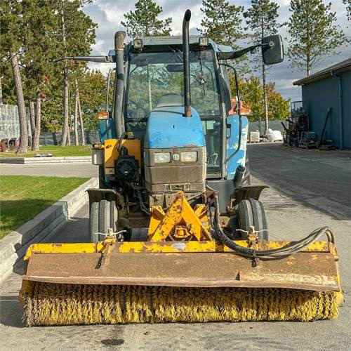 New Holland TS90 - Traktor: slika New Holland TS90 - Traktor New Holland TS90 - Traktor: slika New Holland TS90 - Traktor