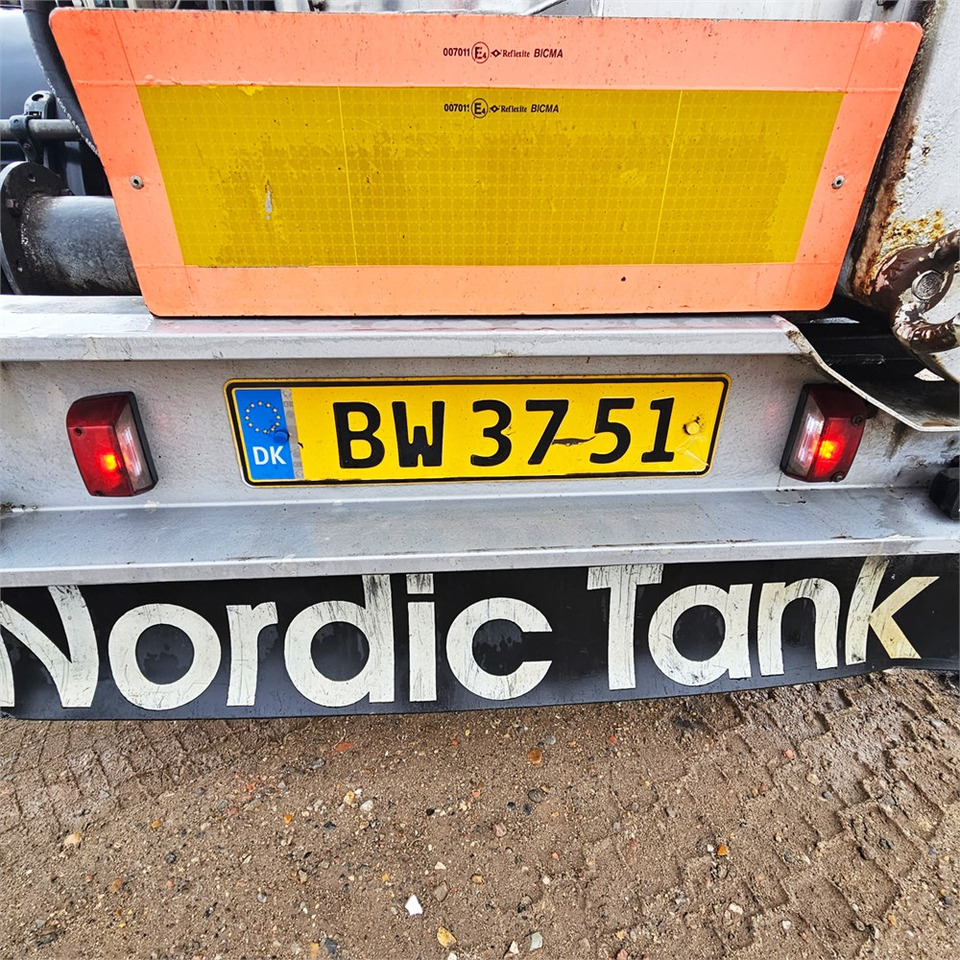 Poluprikolica cisterna Nordic Tank Ste40-1css: slika Poluprikolica cisterna Nordic Tank Ste40-1css