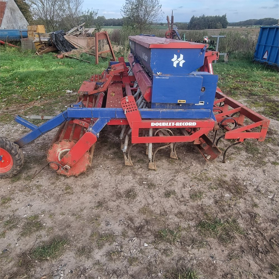 Nordsten Kulti-seeder - Oprema za sijanje: slika Nordsten Kulti-seeder - Oprema za sijanje Nordsten Kulti-seeder - Oprema za sijanje: slika Nordsten Kulti-seeder - Oprema za sijanje