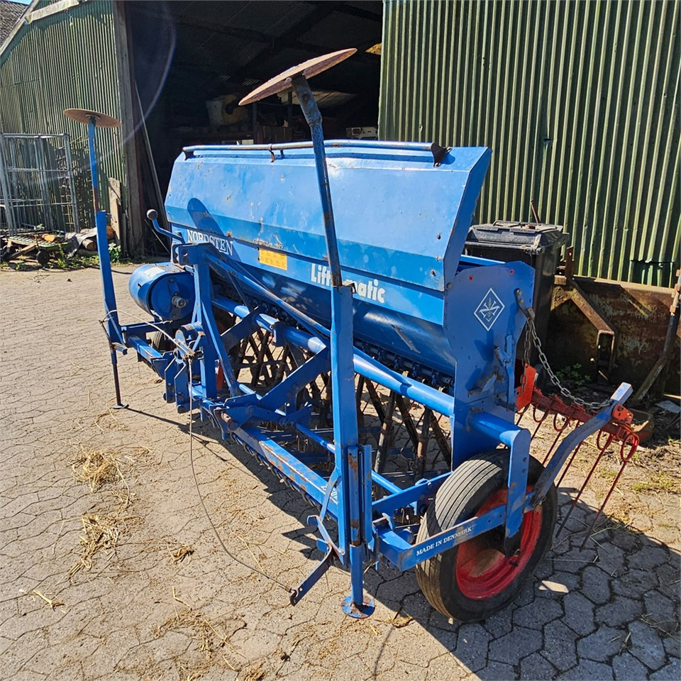 Nordsten Lift-o-Matic 2,5 - Oprema za sijanje: slika Nordsten Lift-o-Matic 2,5 - Oprema za sijanje Nordsten Lift-o-Matic 2,5 - Oprema za sijanje: slika Nordsten Lift-o-Matic 2,5 - Oprema za sijanje