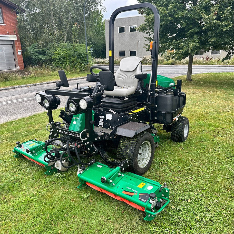 Ransomes Highway 3 4WD - Vrtna kosilica: slika Ransomes Highway 3 4WD - Vrtna kosilica Ransomes Highway 3 4WD - Vrtna kosilica: slika Ransomes Highway 3 4WD - Vrtna kosilica