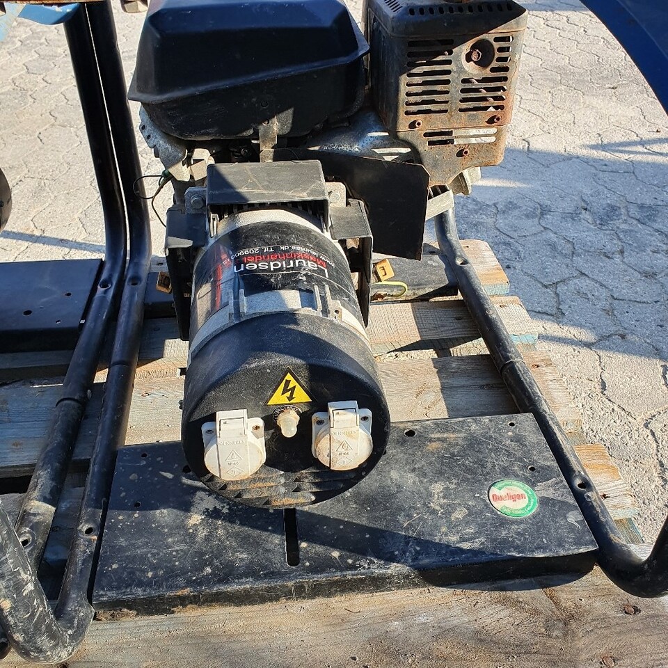 Generatorski set SDMO 4500: slika Generatorski set SDMO 4500 Generatorski set SDMO 4500: slika Generatorski set SDMO 4500