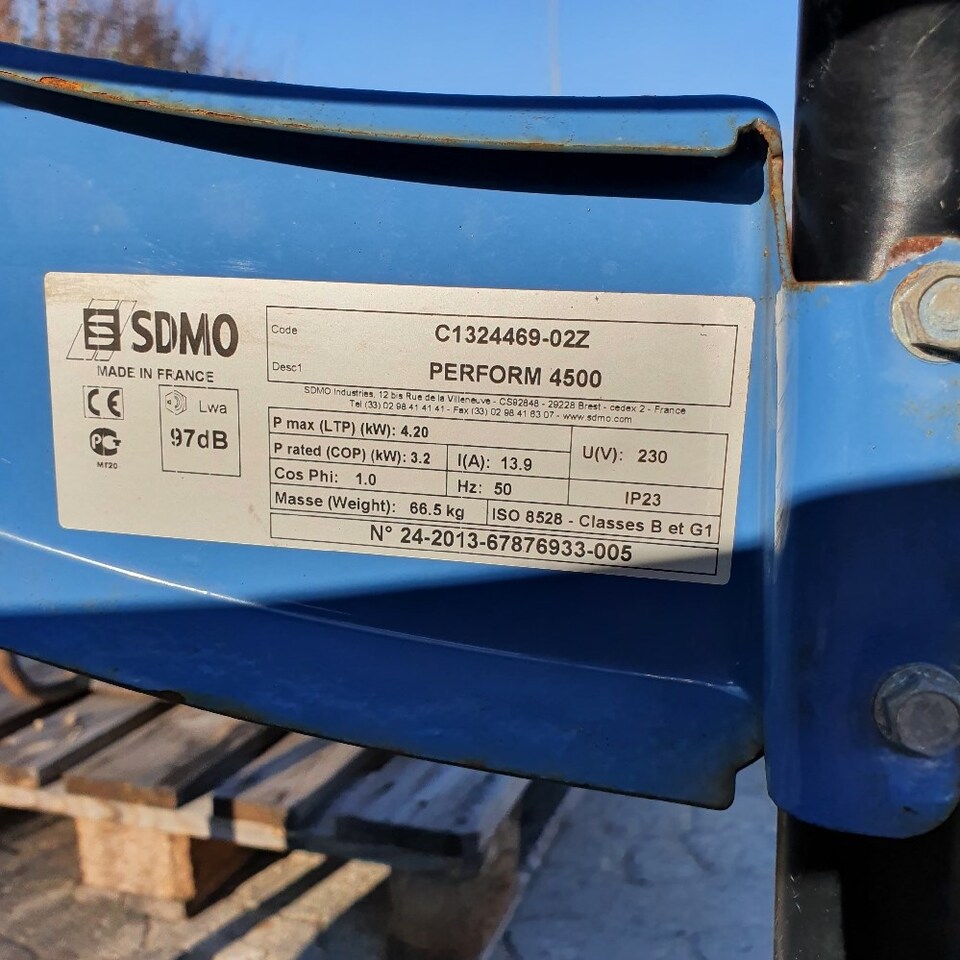 Generatorski set SDMO 4500: slika Generatorski set SDMO 4500 Generatorski set SDMO 4500: slika Generatorski set SDMO 4500