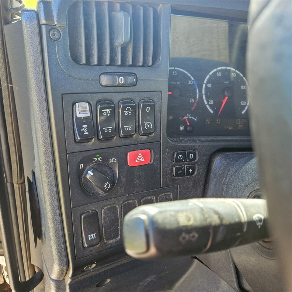 Kamion s kabelskim sustavom Scania P310: slika Kamion s kabelskim sustavom Scania P310