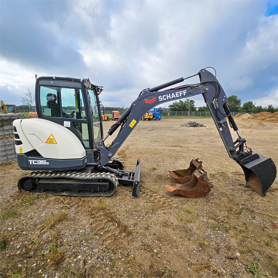 Schaeff-Terex TC35-2 - Mini bager: slika Schaeff-Terex TC35-2 - Mini bager Schaeff-Terex TC35-2 - Mini bager: slika Schaeff-Terex TC35-2 - Mini bager