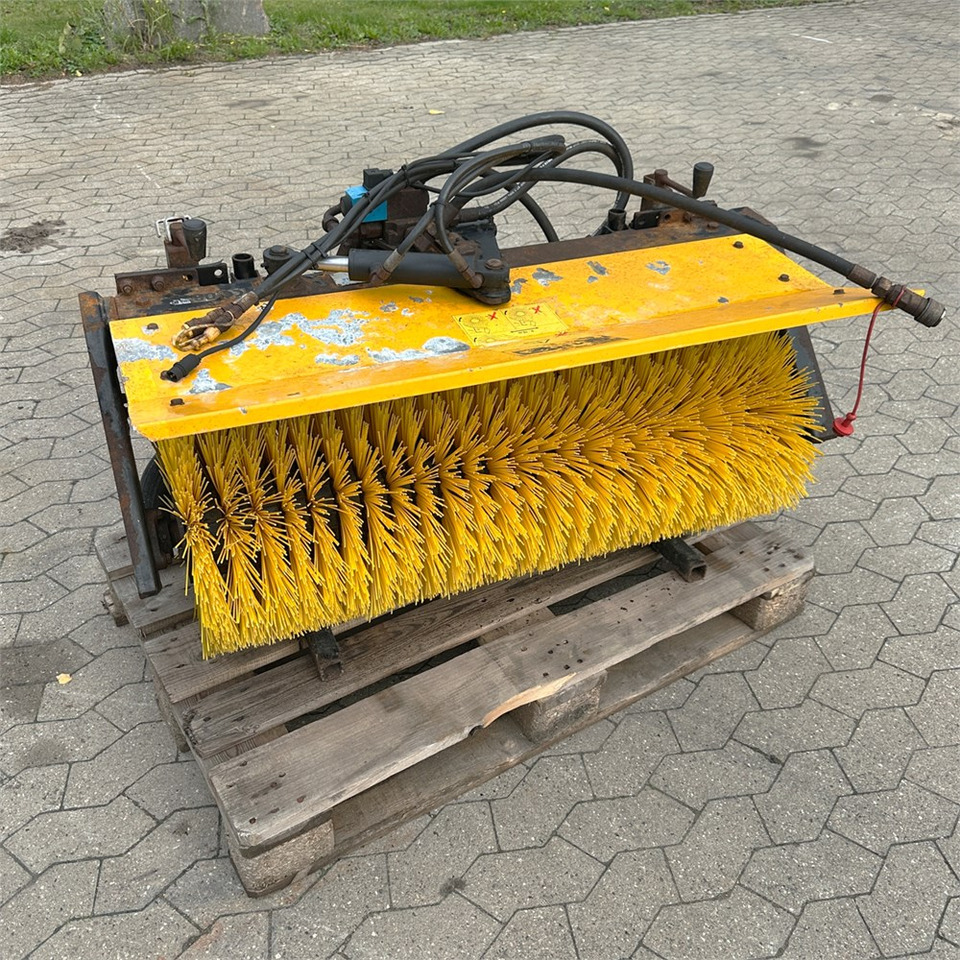 Stenballe HF 1300 LF - Metla: slika Stenballe HF 1300 LF - Metla Stenballe HF 1300 LF - Metla: slika Stenballe HF 1300 LF - Metla